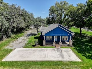 306 E Sherman Street, Chico, TX 76431
