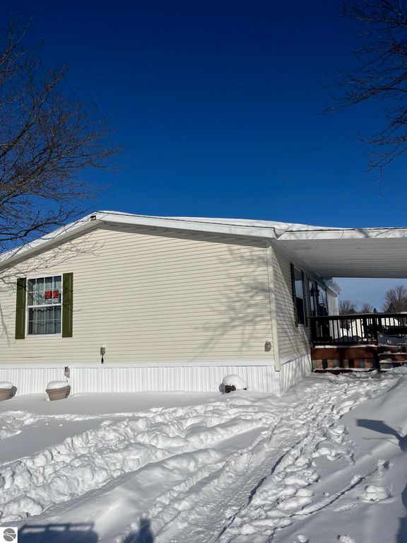 Image 1 of property listing at 388 Fairway Drive, Cadillac, MI 49601