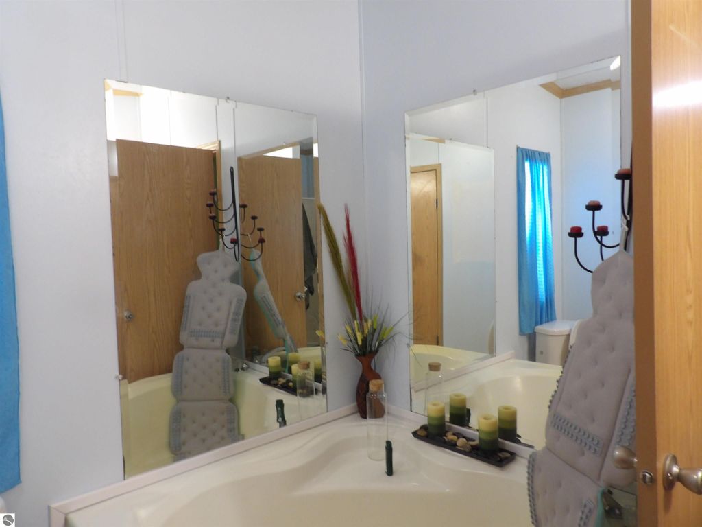 Image 11 of property listing at 388 Fairway Drive, Cadillac, MI 49601