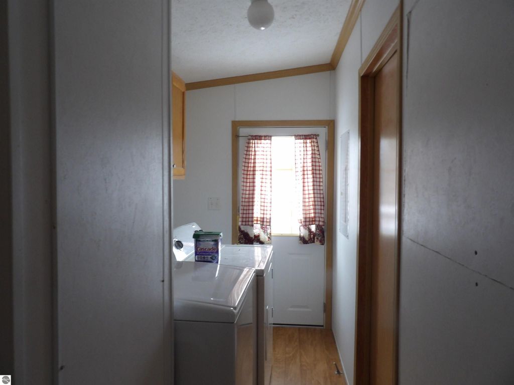 Image 5 of property listing at 388 Fairway Drive, Cadillac, MI 49601