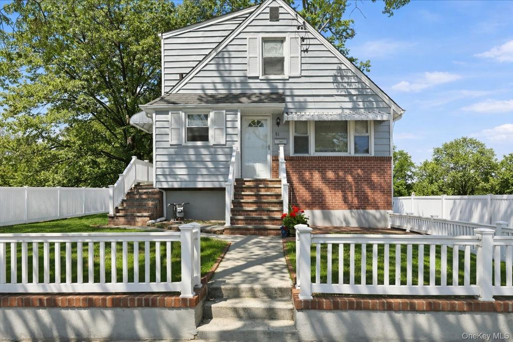 51 Hickory Road, Port Washington, NY 11050
