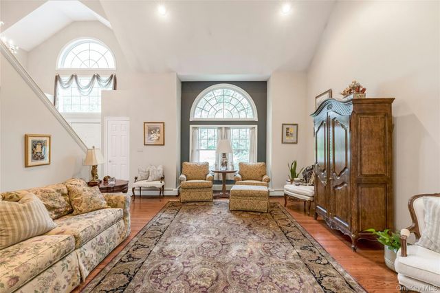 14 Cobbler Lane, East Setauket, NY 11733