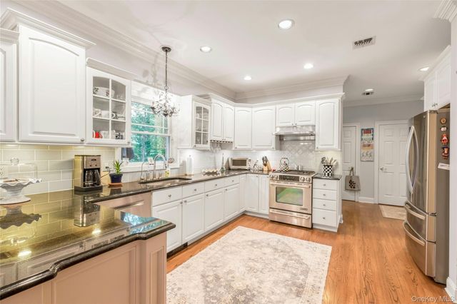 14 Cobbler Lane, East Setauket, NY 11733