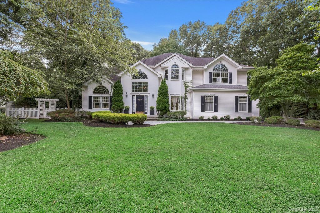 14 Cobbler Lane, East Setauket, NY 11733