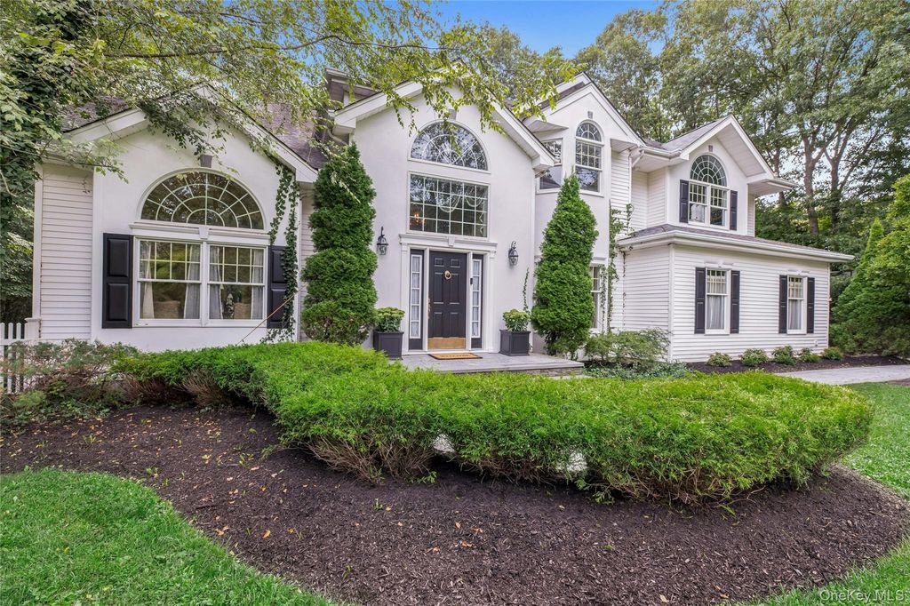 14 Cobbler Lane, East Setauket, NY 11733 — photo 2