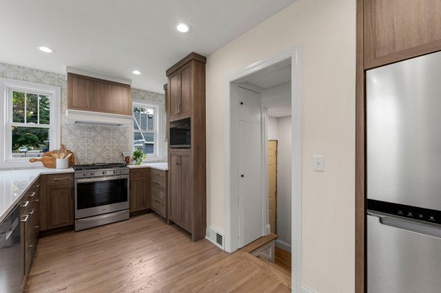 5003 Fairview Avenue N, Crystal, MN 55429