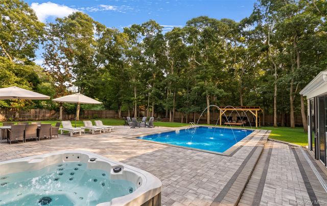 81 S Country Road, Westhampton Beach, NY 11978