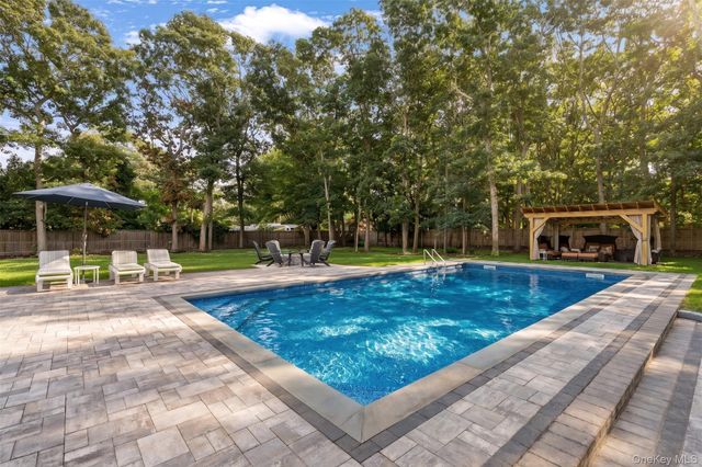 81 S Country Road, Westhampton Beach, NY 11978
