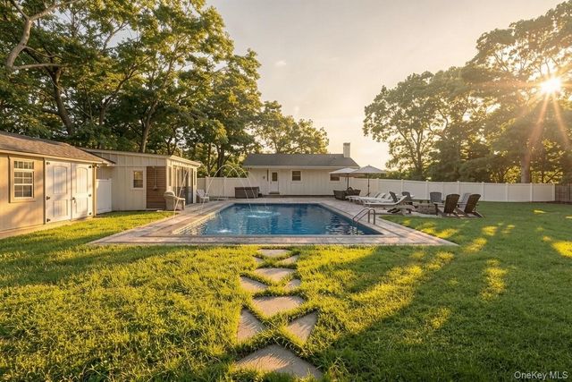 81 S Country Road, Westhampton Beach, NY 11978