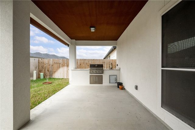 7813 Iron Man Dr, Corpus Christi, TX 78414