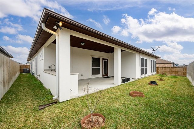 7813 Iron Man Dr, Corpus Christi, TX 78414