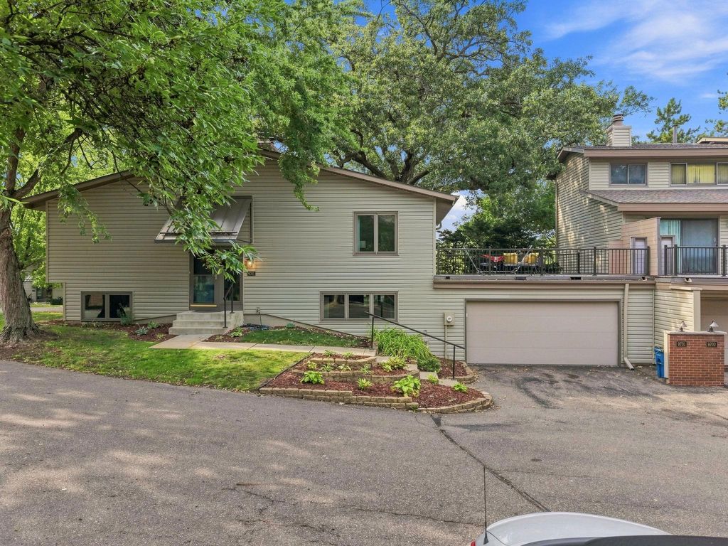 9701 Mill Creek Drive, Eden Prairie, MN 55347 — photo 5