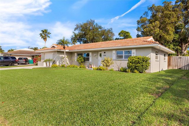 11781 68TH AVENUE, Seminole, FL 33772