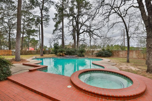 15235 Rainhollow Drive, Houston, TX 77070