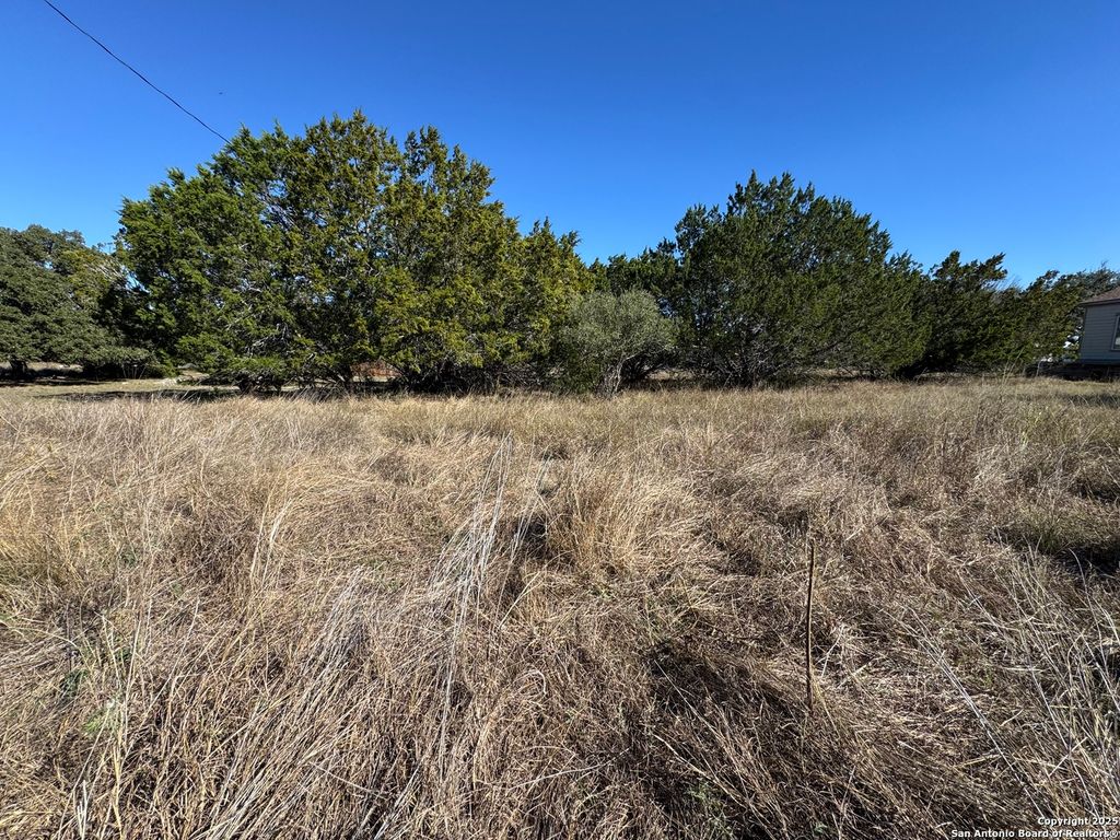 725 private road 1514, Bandera, TX 78003