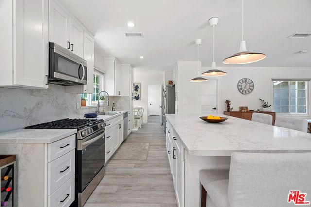 14346 Killion Street, Sherman Oaks, CA 91401