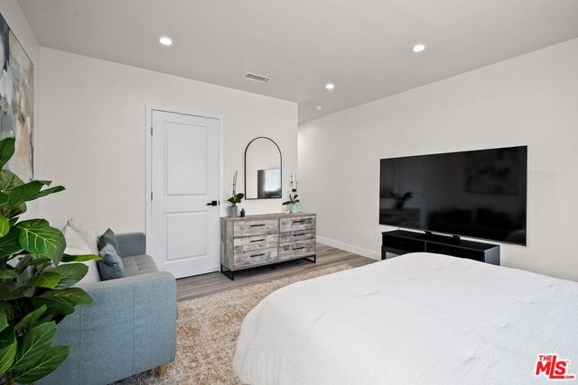 14346 Killion Street, Sherman Oaks, CA 91401
