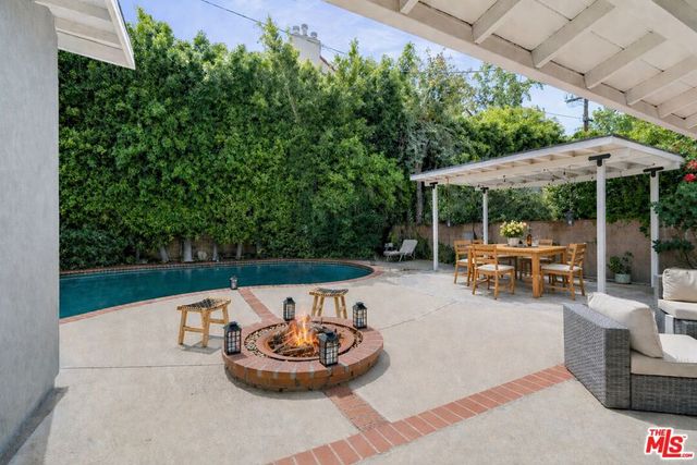 14346 Killion Street, Sherman Oaks, CA 91401