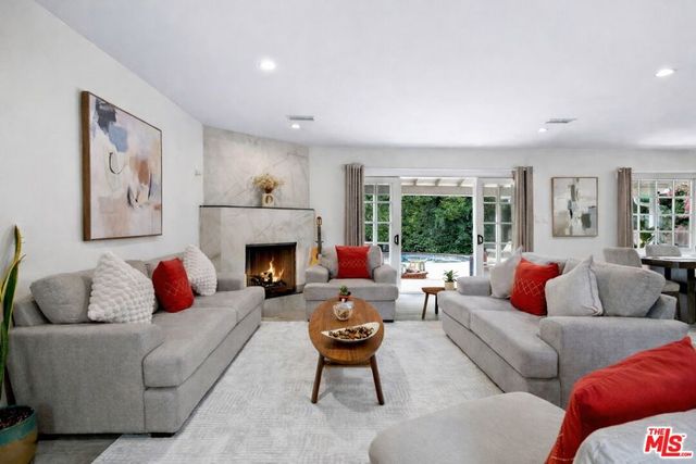 14346 Killion Street, Sherman Oaks, CA 91401