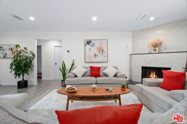 14346 Killion Street, Sherman Oaks, CA 91401