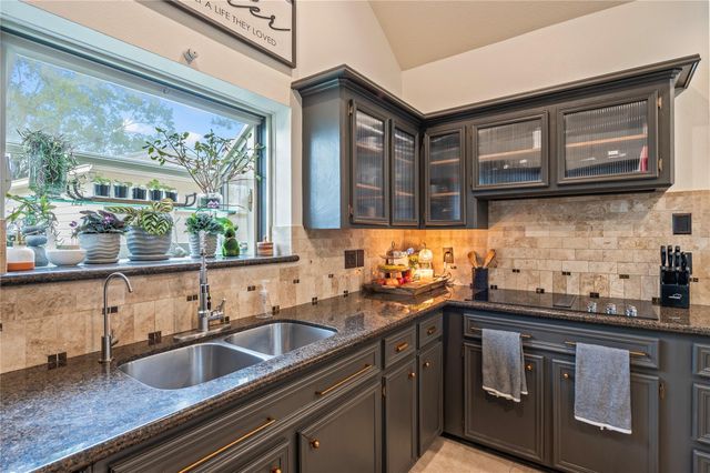 1407 W Castlewood Avenue, Friendswood, TX 77546