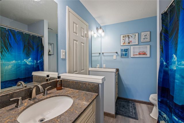 1407 W Castlewood Avenue, Friendswood, TX 77546