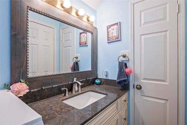 1407 W Castlewood Avenue, Friendswood, TX 77546