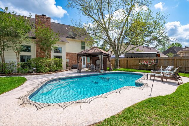 1407 W Castlewood Avenue, Friendswood, TX 77546