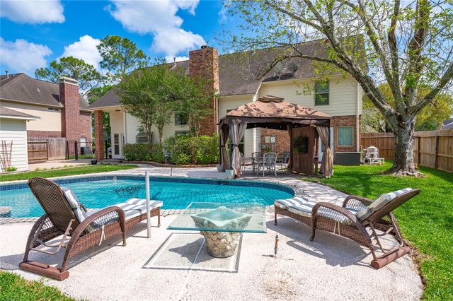 1407 W Castlewood Avenue, Friendswood, TX 77546