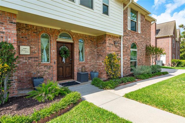 1407 W Castlewood Avenue, Friendswood, TX 77546