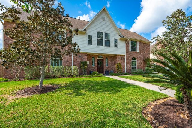 1407 W Castlewood Avenue, Friendswood, TX 77546