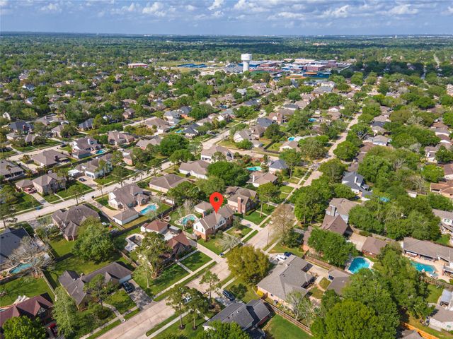 1407 W Castlewood Avenue, Friendswood, TX 77546