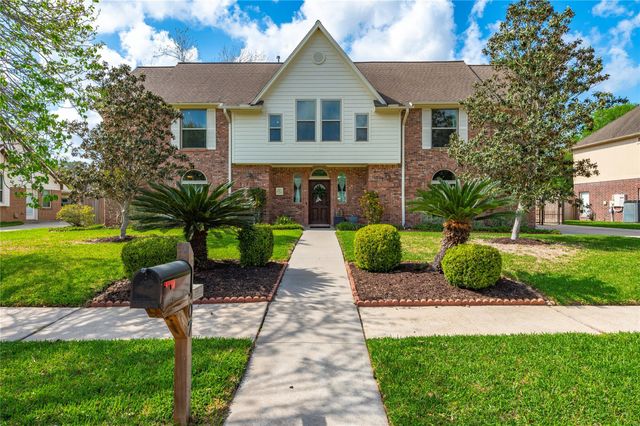 1407 W Castlewood Avenue, Friendswood, TX 77546