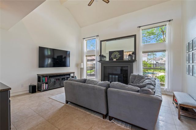 1407 W Castlewood Avenue, Friendswood, TX 77546