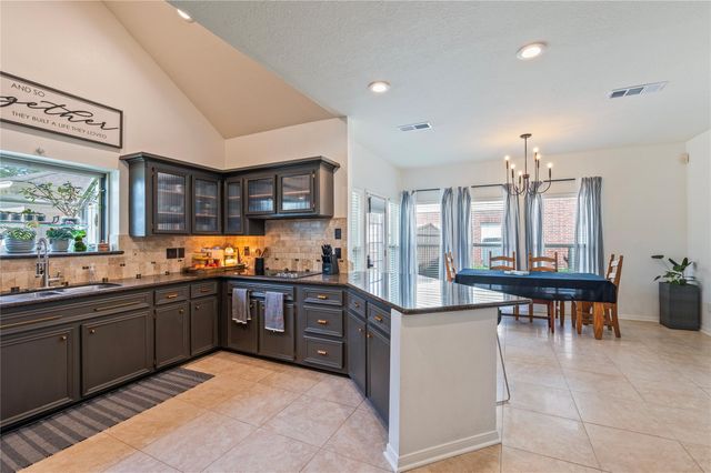 1407 W Castlewood Avenue, Friendswood, TX 77546