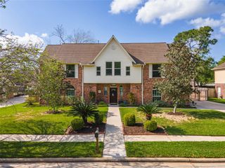 1407 W Castlewood Avenue, Friendswood, TX 77546
