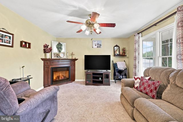 128 SUNFLOWER DR, Kearneysville, WV 25430