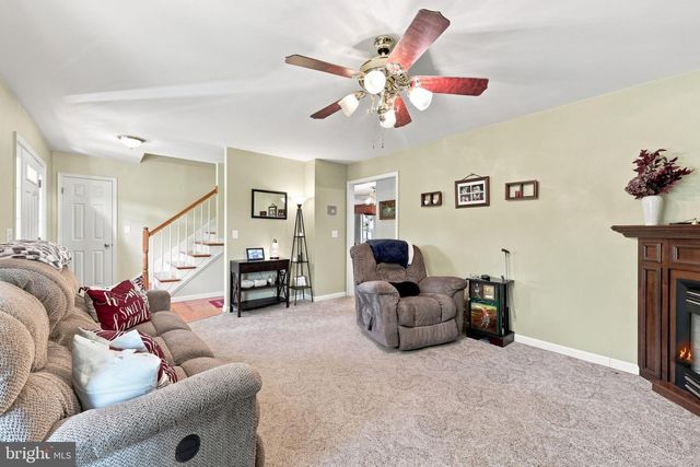 128 SUNFLOWER DR, Kearneysville, WV 25430