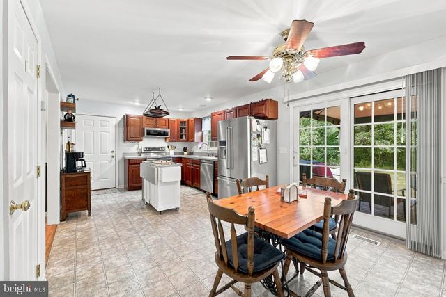 128 SUNFLOWER DR, Kearneysville, WV 25430