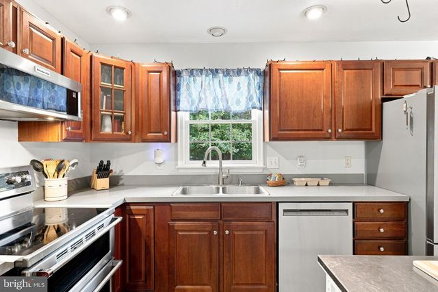 128 SUNFLOWER DR, Kearneysville, WV 25430