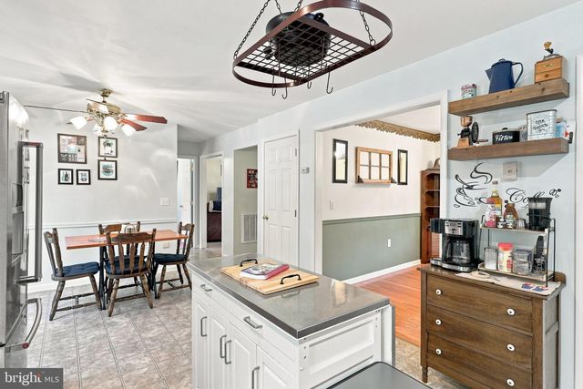 128 SUNFLOWER DR, Kearneysville, WV 25430