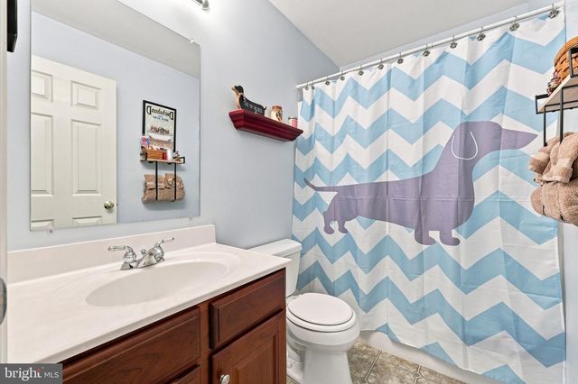 128 SUNFLOWER DR, Kearneysville, WV 25430