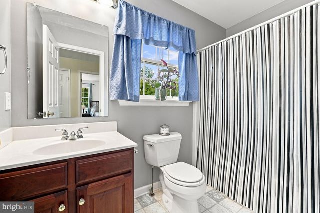 128 SUNFLOWER DR, Kearneysville, WV 25430