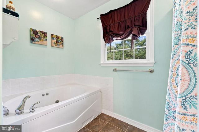 128 SUNFLOWER DR, Kearneysville, WV 25430