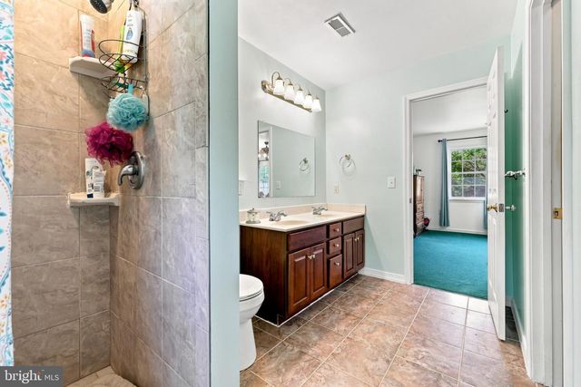 128 SUNFLOWER DR, Kearneysville, WV 25430