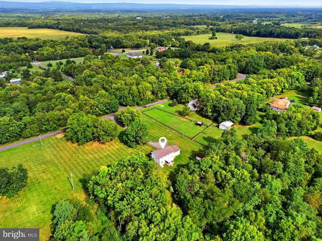 128 SUNFLOWER DR, Kearneysville, WV 25430