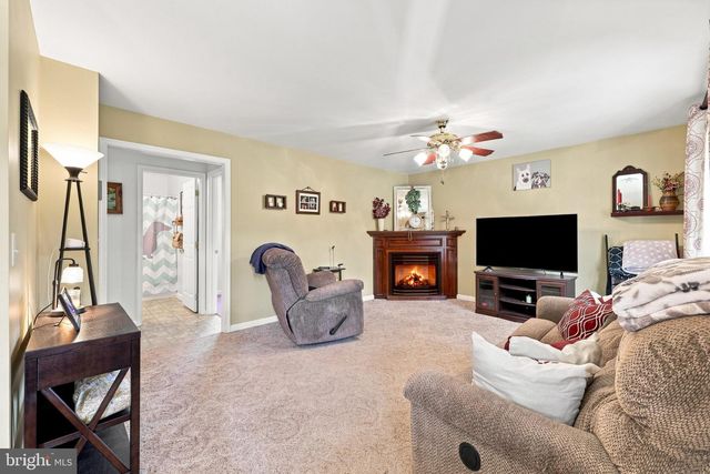 128 SUNFLOWER DR, Kearneysville, WV 25430