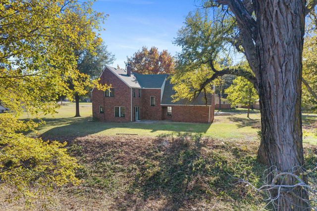 2936 N Wedgewood Dr, Wichita, KS 67204