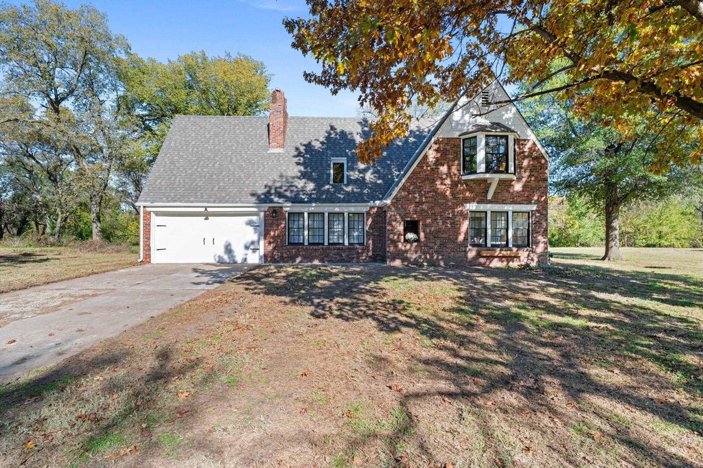 2936 N Wedgewood Dr, Wichita, KS 67204