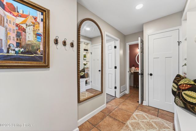 2332 Brighton Dr, Louisville, KY 40205